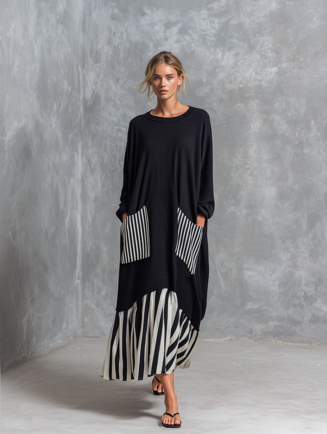 Stefania | Robe longue oversize en coton noir avec des rayures style patchwork
