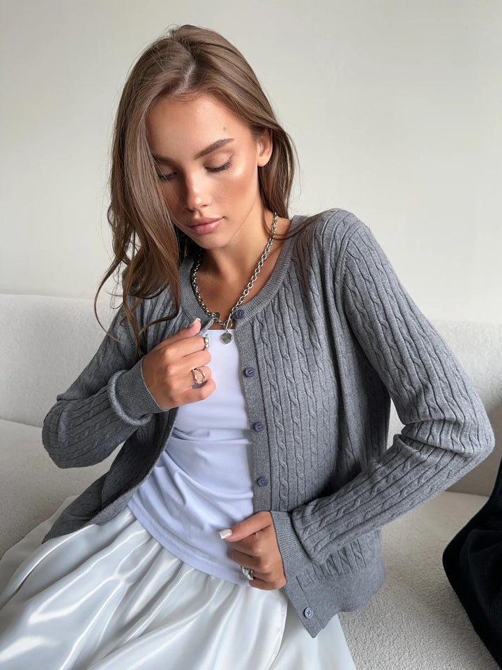 Élise | Cardigan boutonné en maille torsadée