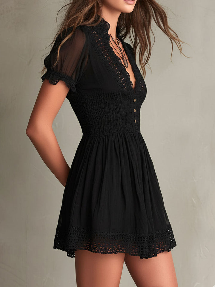 Robe Mini Classique avec Détails en Dentelle