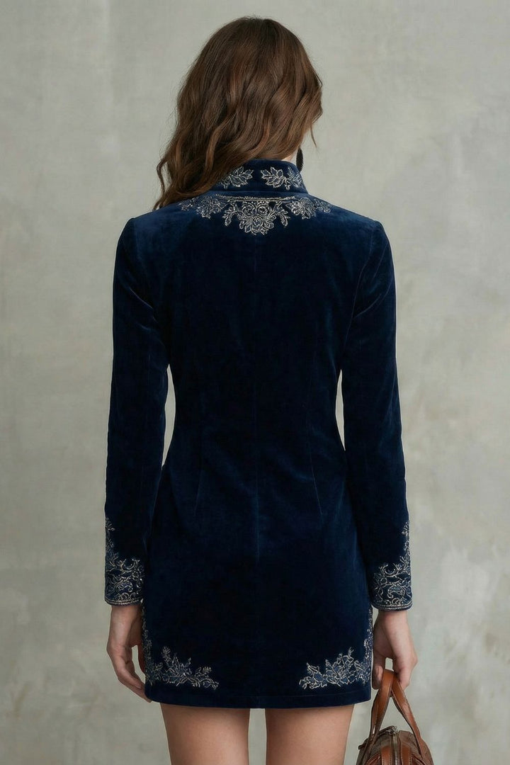 ÉLARINE | ÉLÉGANCE EN VELOURS BRODÉ – ROBE MINI AJUSTÉE