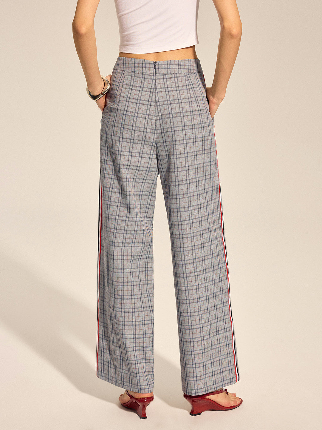 Pantalon droit à rayures latérales en tartan