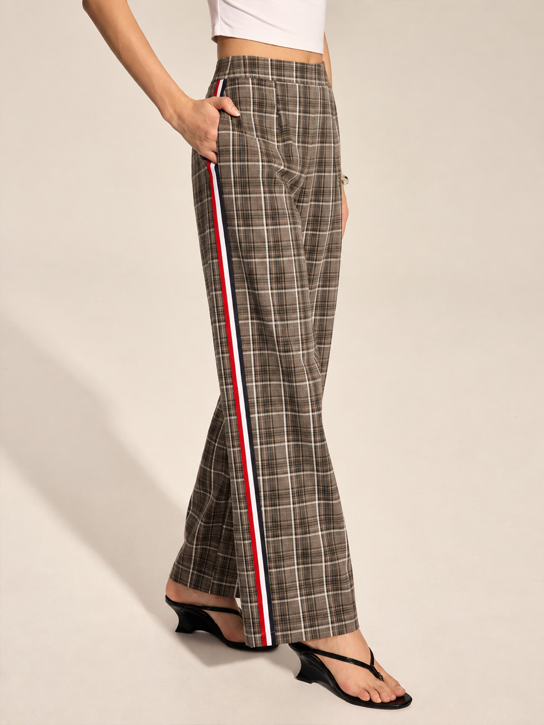 Pantalon droit à rayures latérales en tartan