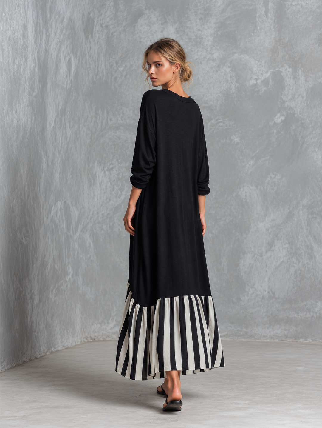 Stefania | Robe longue oversize en coton noir avec des rayures style patchwork