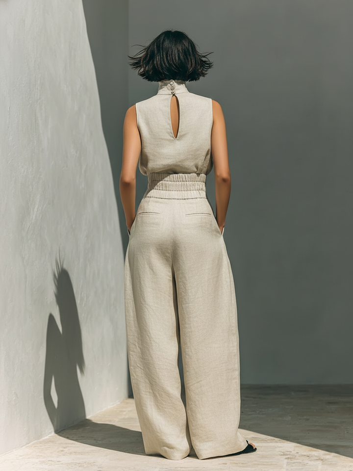 Ensemble minimaliste pour femmes avec blouse sans manches et pantalon large