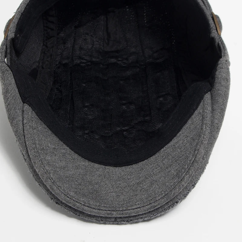 Béret en tricot torsadé