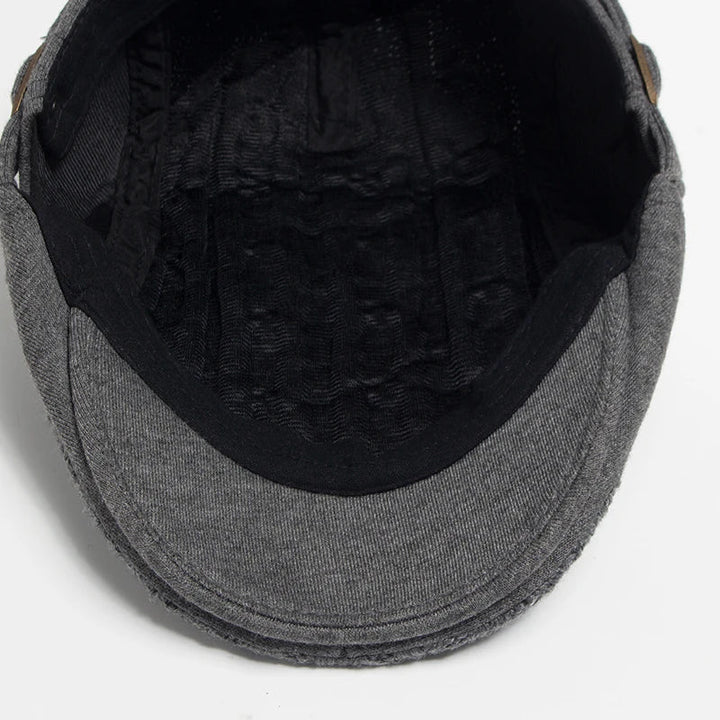 Béret en tricot torsadé