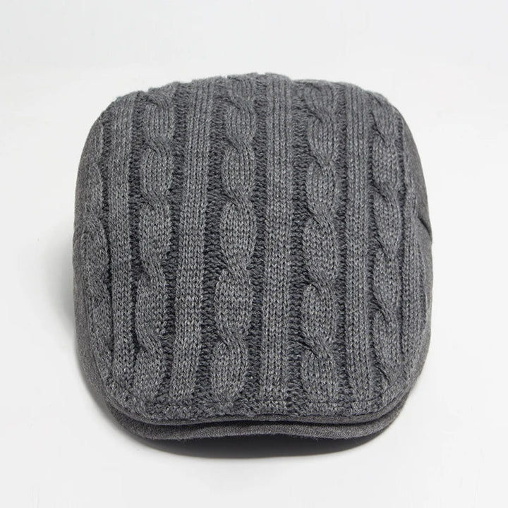 Béret en tricot torsadé