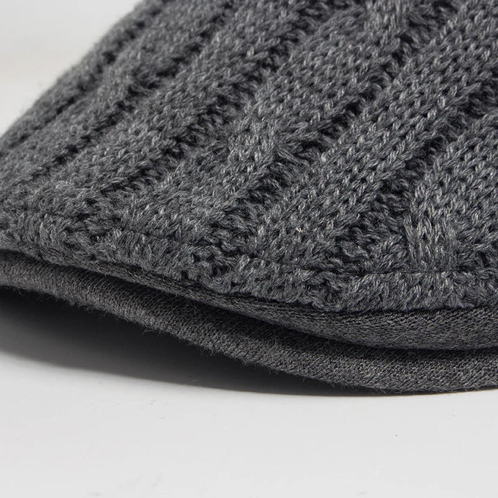 Béret en tricot torsadé