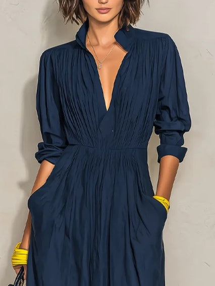 Daniela | Robe longue plissée bleu marine avec décolleté en V