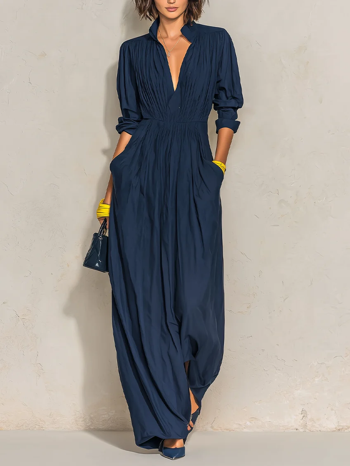 Daniela | Robe longue plissée bleu marine avec décolleté en V