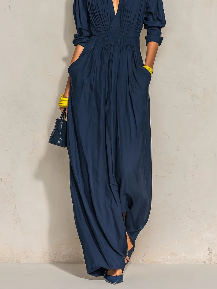 Daniela | Robe longue plissée bleu marine avec décolleté en V