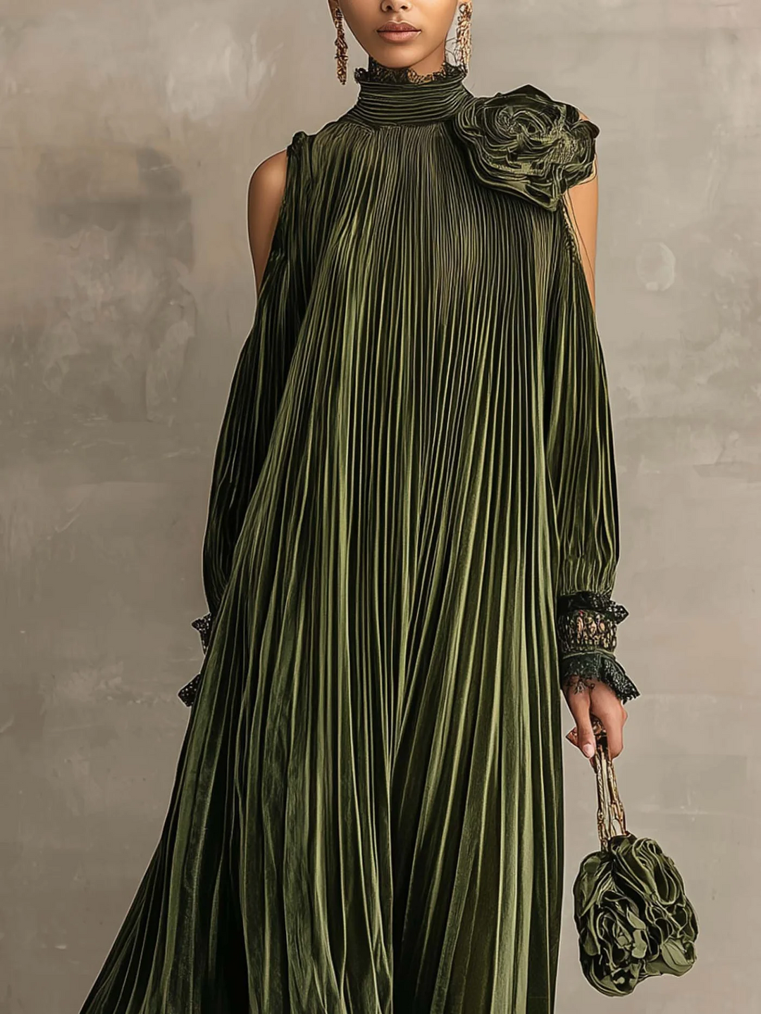 Rosa | Robe longue plissée vert olive avec détail floral sur l'épaule