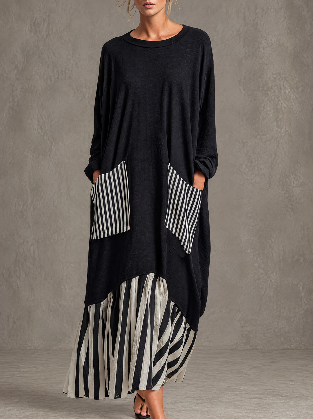 Stefania | Robe longue oversize en coton noir avec des rayures style patchwork