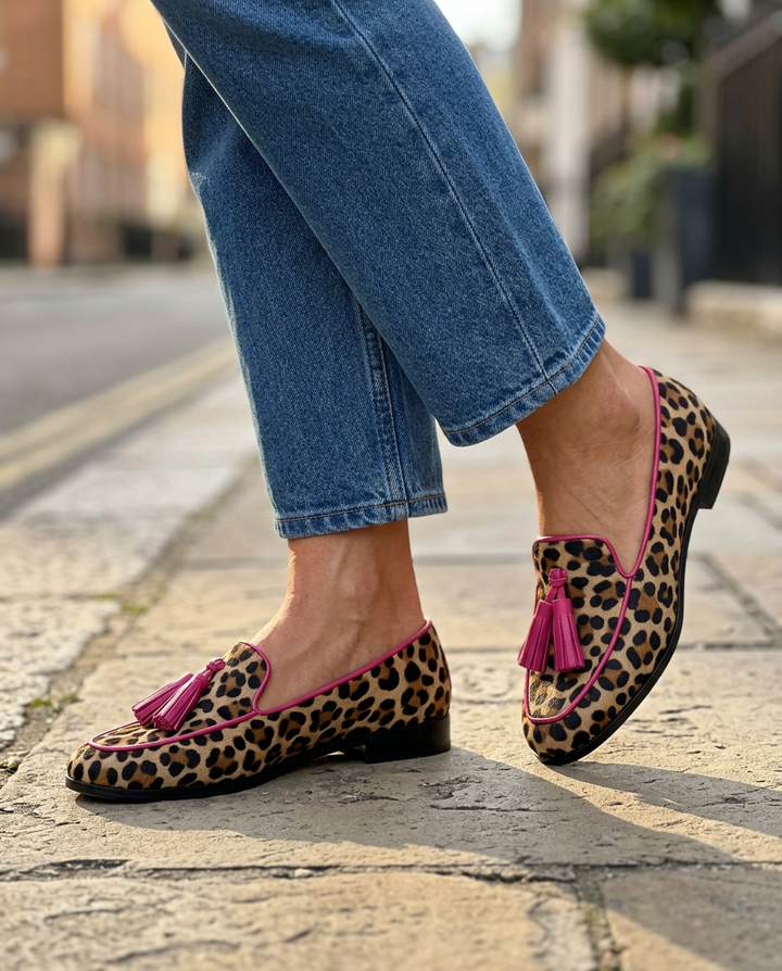Mocassin Fiamma — Imprimé Léopard avec Bord Fuchsia et Franges