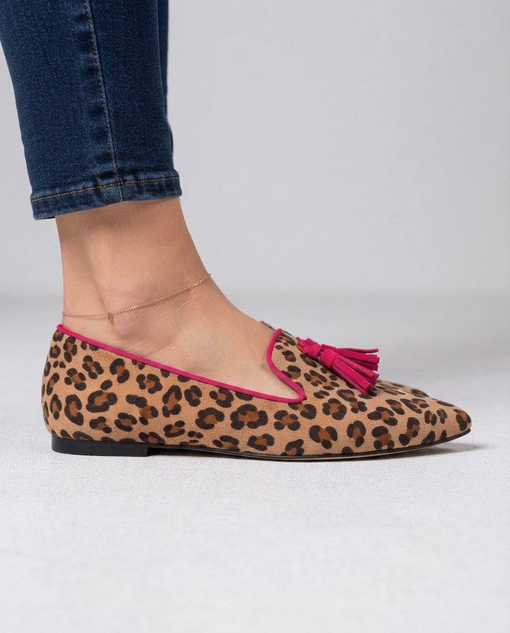 Mocassin Ginevra — Imprimé Léopard en Suède, Pompons Fuchsia