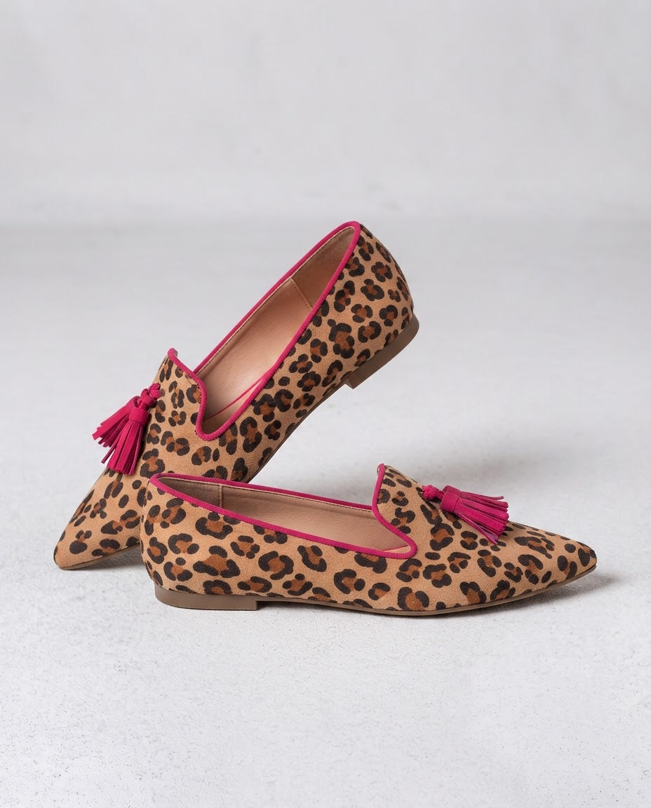 Mocassin Ginevra — Imprimé Léopard en Suède, Pompons Fuchsia